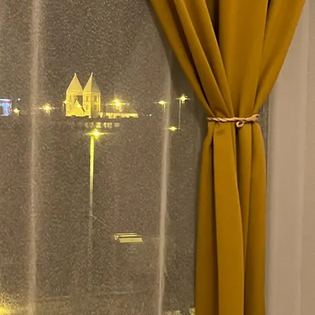City Center Apartment Budapest View Optional Garage Apartament *