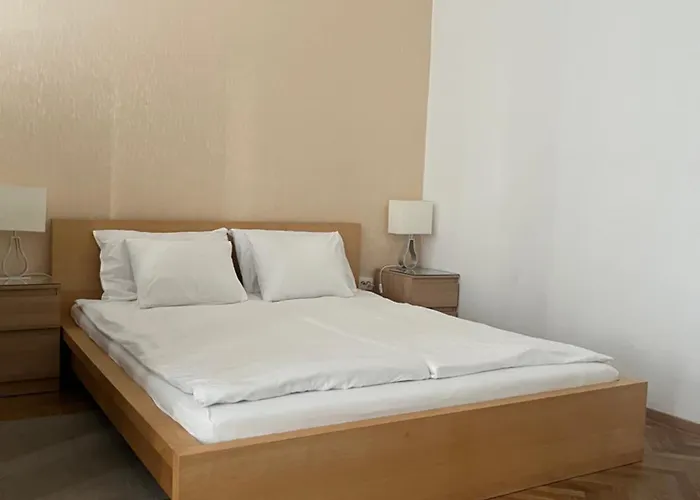 Center View Optional Garage Apartment Budapest